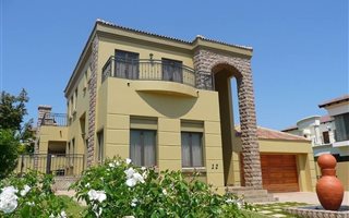 5 Bedroom House in Blue Valley Golf Estate