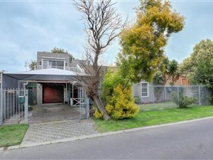 3 Bed Townhouse in Oakglen