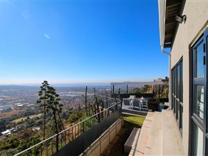 2 Bed Apartment in Constantia Kloof