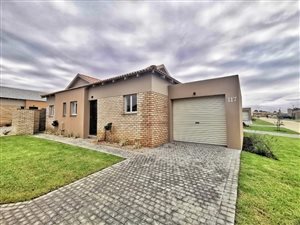 3 Bed Townhouse in Hansmoeskraal