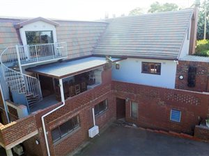 8 Bed House in Athlone Park