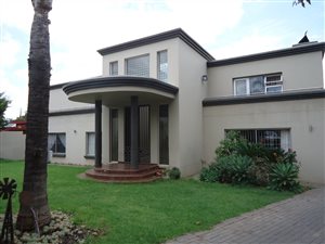 5 Bed House in Waterkloof Ridge