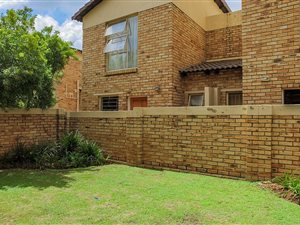 2 Bed Townhouse in Heuwelsig Estate