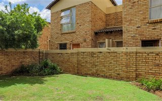 2 Bedroom Townhouse in Heuwelsig Estate
