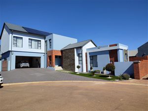 3 Bed House in Louwlardia