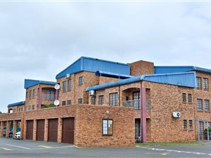 2 Bedroom Apartment in Arboretum