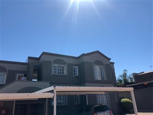 3 Bed Apartment in Roodekrans