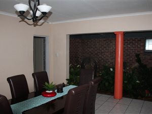 5 Bed House in Theresa Park