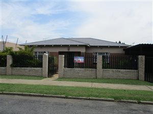 2 Bedroom House in Krugersdorp West