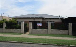 2 Bedroom House in Krugersdorp West
