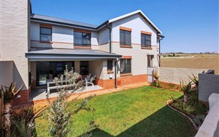 3 Bedroom Apartment in The Hills