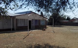3 Bedroom House in Roosheuwel