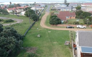 721 m² Land available in Kidds Beach