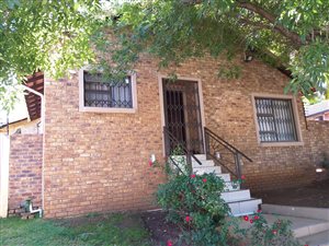 3 Bed House in Heuweloord