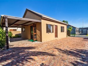2 Bed House in Admirals Park