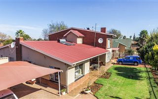 6 Bedroom House in Marlands