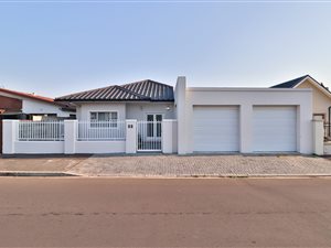 3 Bed House in Strand North