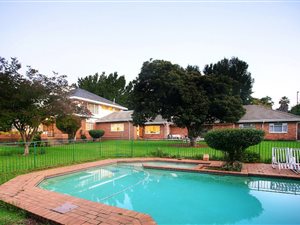 3866 m² Land available in Houghton Estate