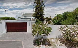 4 Bedroom House in Marina Da Gama