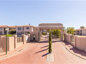 4 Bedroom House in Ruitershoogte