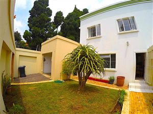2 Bedroom House in Parktown North
