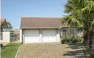 4 Bedroom House in Duynefontein
