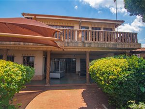 7 Bed House in Mackenzieville