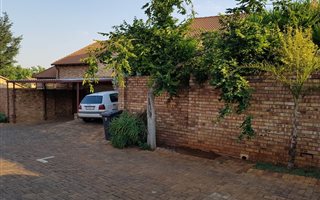 2 Bedroom Townhouse in Hennopspark