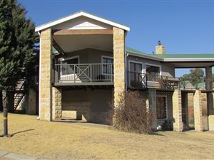 4 Bed House in Clarens Golf And Trout Estate