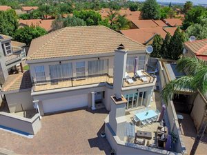 4 Bed House in Highveld