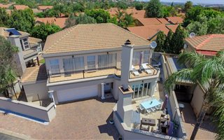 4 Bedroom House in Highveld
