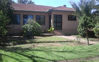 4 Bedroom House in Lambton Gardens