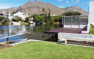 2 Bedroom Apartment in Marina Da Gama