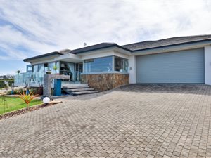 3 Bed House in Village On Sea