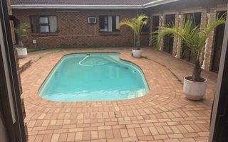 8 Bedroom House in Wildenweide