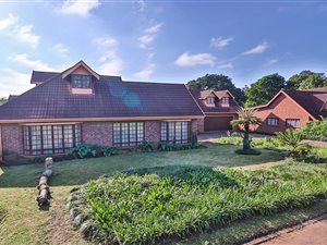 4 Bed Duplex in Hillcrest Central