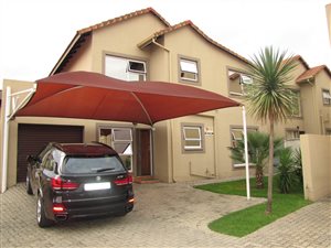 3 Bedroom Townhouse in Vanderbijlpark SE4