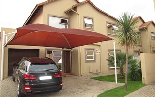 3 Bedroom Townhouse in Vanderbijlpark SE4