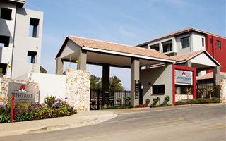 3 Bedroom Apartment in Lonehill
