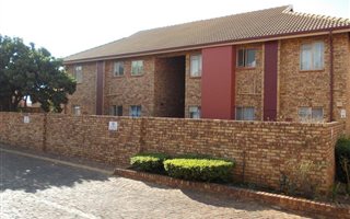 3 Bedroom Flat in Zwartkop
