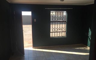 1 Bedroom Garden Cottage in Protea Glen