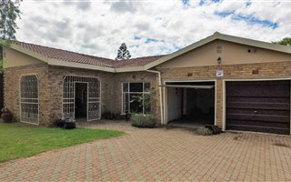 4 Bedroom House in Riebeeckstad