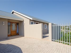 4 Bed House in Whale Rock