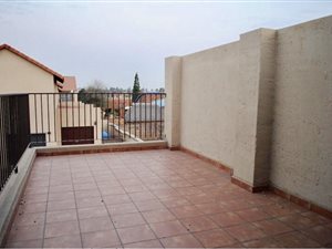 2 Bed Townhouse in Vanderbijlpark SE4