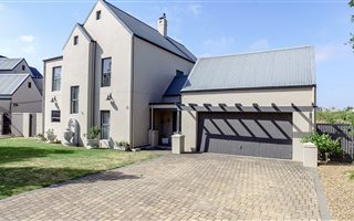 4 Bedroom House in De Wijnlanden