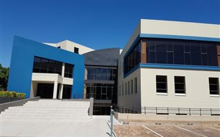 2700 m² Office Space in Ferndale