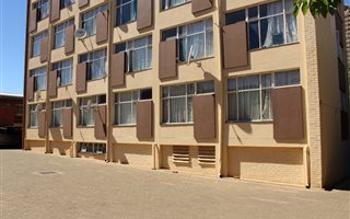 2 Bedroom Flat in Westdene