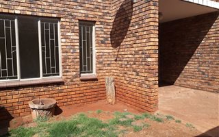 3 Bedroom Simplex in Doornpoort and surrounds