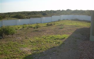588 m² Land available in Still Bay West