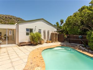 4 Bed House in Kommetjie